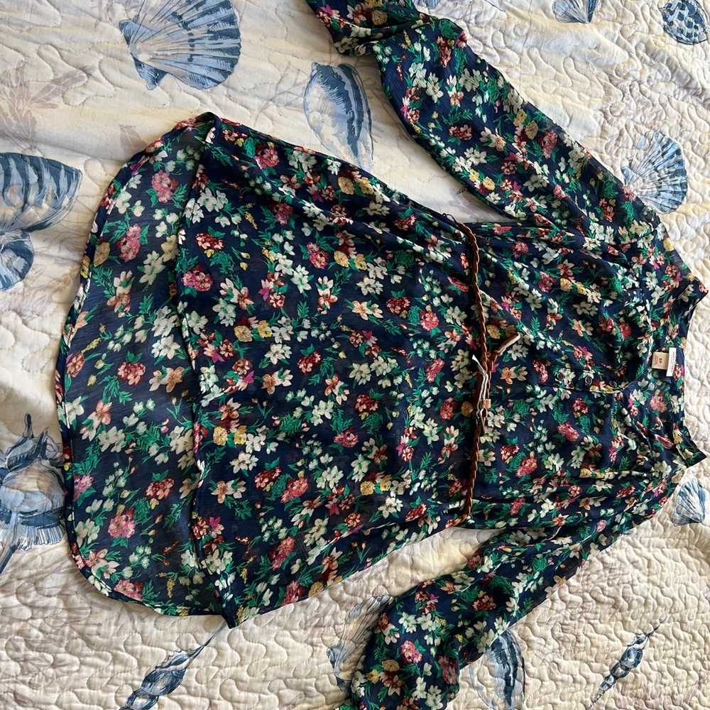 Mossimo blue floral print long sleeve top